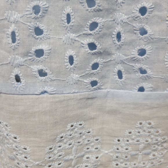 Cute, flowy dress with built-in shorts and pockets! Size Large - Picture 2 of 10